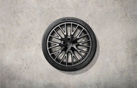 976044600K - : 21-inch Panamera Exclusive Design winter wheel-and-tire set, painted in black (high-gloss) for Porsche Image