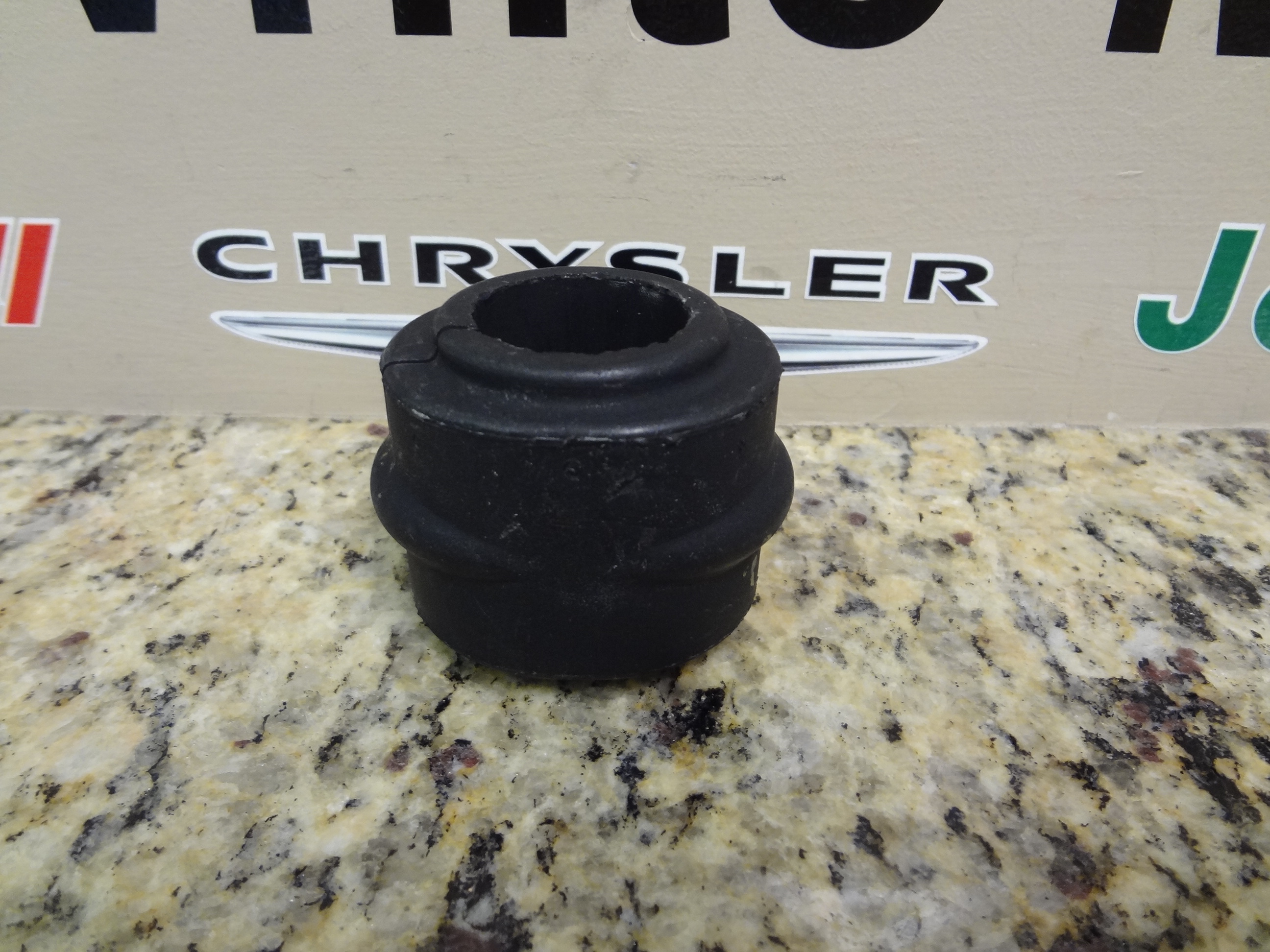 4782684AB - : Stabilizer Bar Bushing for Chrysler: 300 | Dodge: Challenger, Charger, Magnum Image