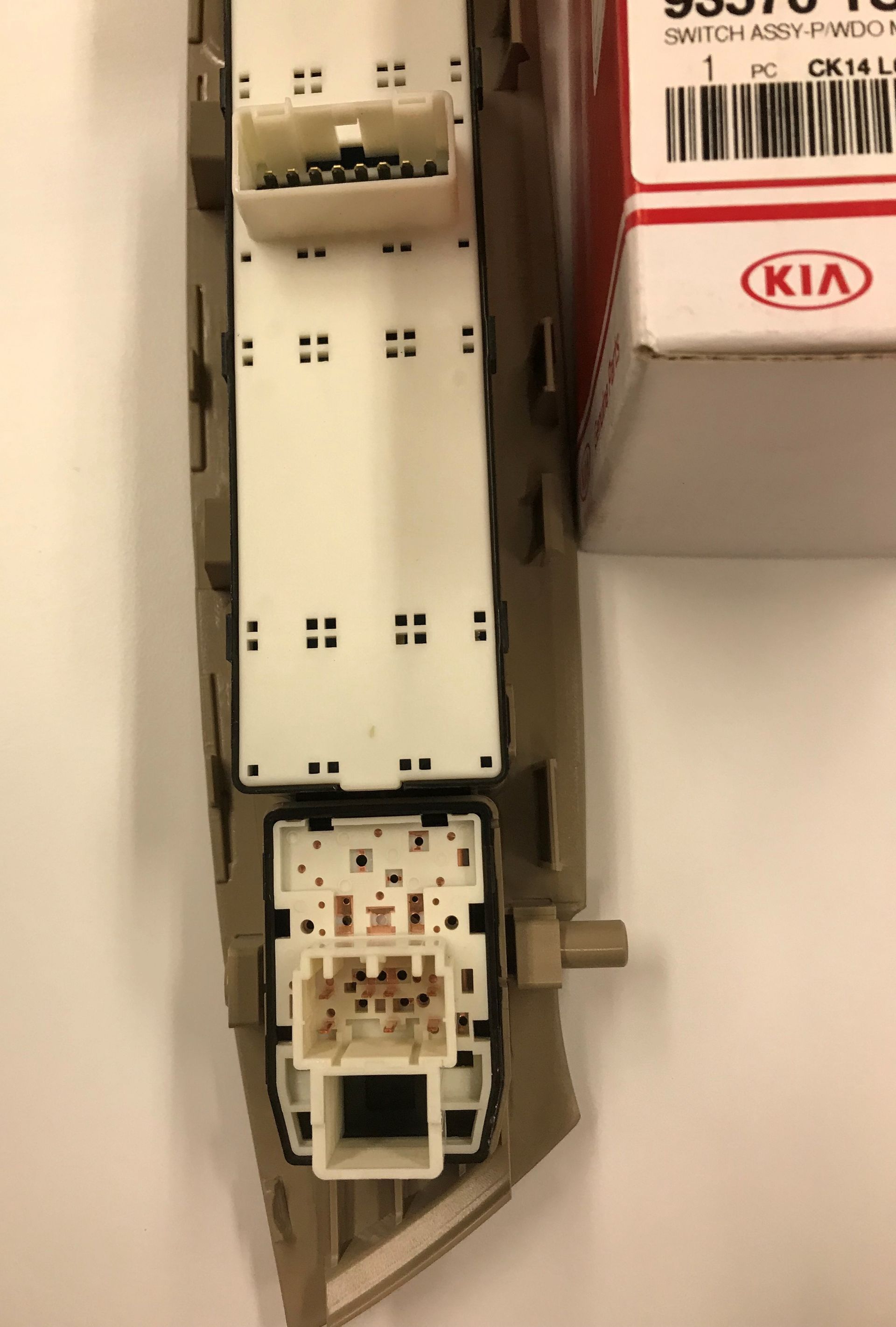 935701U100J7 - Body: Window Switch for Kia: Sorento Image