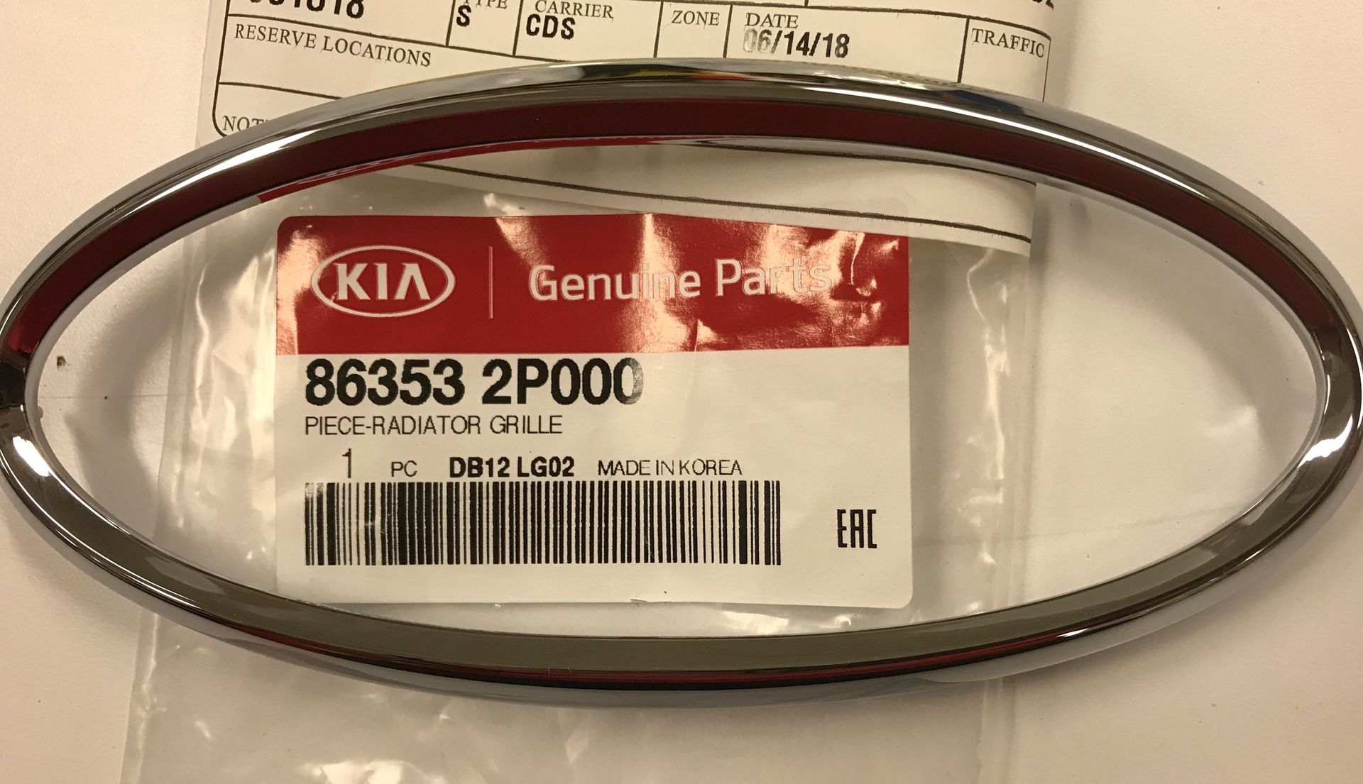 863532P000 - Body: Emblem for Kia: Sorento Image