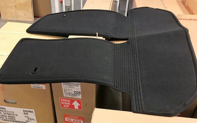 C6012ADU00 - : Cargo Mat, Carpeted W\/ Seat Back Protection for Kia: Sorento Image