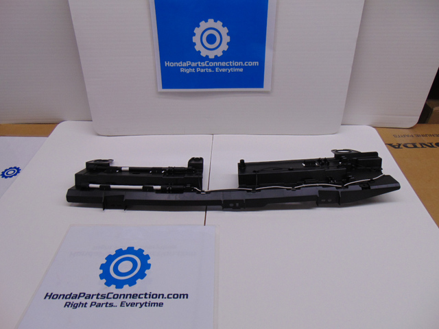 8U593A0100 - Towing: 2023 Honda CR-V - Hands Free Power Tailgate Sensor Adapter For for Honda: CR-V Image