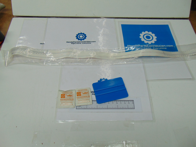 8P20TG7101 - Exterior: 2016-2025 Honda - Film Door Edge (Clear) for Honda: Passport, Pilot Image