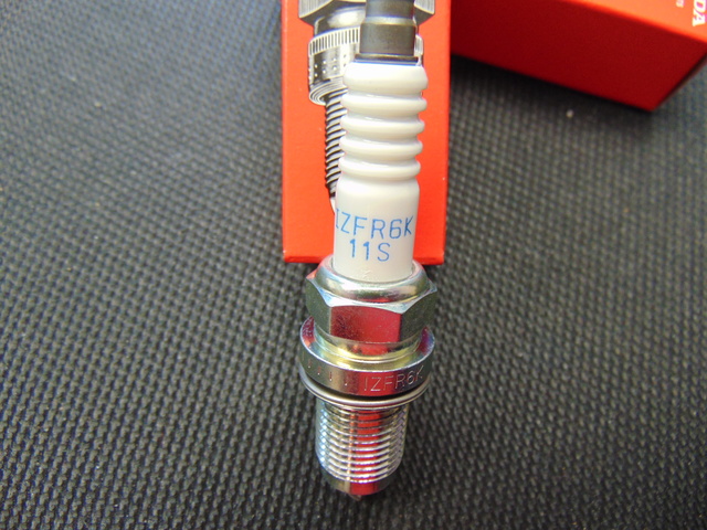9807B-561BW - 2006-2011 Honda Civic - Spark Plug (IZFR6K-11S