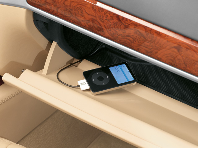 1K0051444B - Audio/Video: Ipod Connector for Volkswagen Image