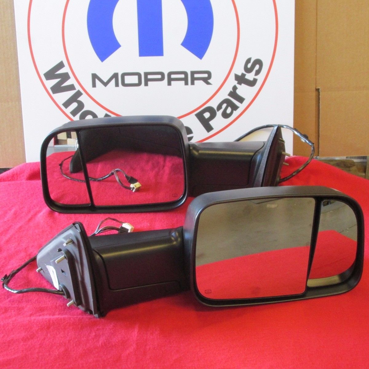 82214909AG - Carriers &amp; Cargo Hauling Accessories: Trailer Tow Mirrors for Ram: 1500, 1500 Classic, 2500, 3500 Image