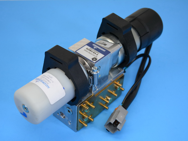 68027037AA - Body Sheet Metal Except Doors: Folding Top Pump Assembly for Chrysler: 200, Sebring Image