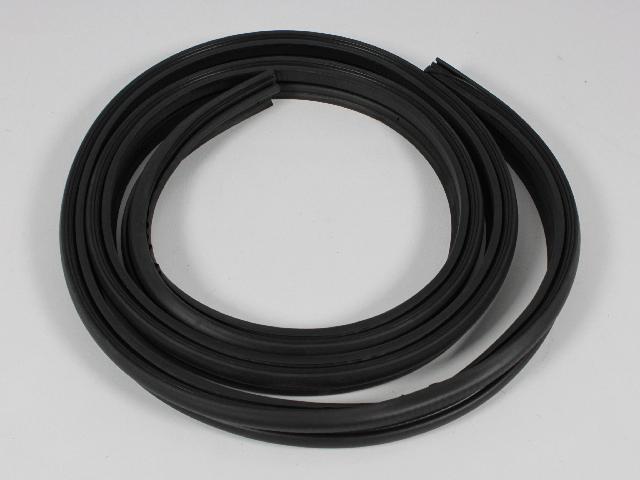 55176958AG - Body Sheet Metal Except Doors: Tailgate Weatherseal for Jeep: Liberty Image