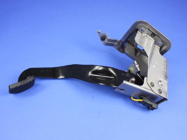 5273419AK - Clutch: Clutch Pedal for Chrysler: 200, Sebring | Dodge: Avenger, Caliber, Journey | Jeep: Compass, Patriot Image