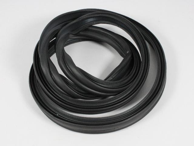 55399229AF - Body Sheet Metal Except Doors: Liftgate Weatherstrip for Jeep: Grand Cherokee, Grand Cherokee WK Image