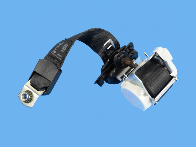 1UU52LC5AD - Restraints: 2nd Row Outer Seat Belt, Right for Jeep: Cherokee Image