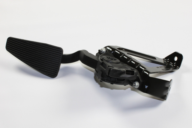 68043161AD - Fuel and Accelerator Pedal: Accelerator Pedal for Dodge: Ram 1500, Ram 2500, Ram 3500 | Ram: 1500, 1500 Classic, 2500, 3500 Image