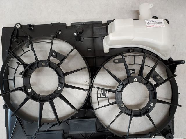 らぶらば　06,07 1671120190 TOYOTA Shroud Fan 16711-20190 Genuine OEM Part