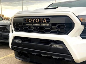                                     TRD PRO / TRAILHUNTER Grille Lightbar Kit for 24+ Toyota Tacoma
                                