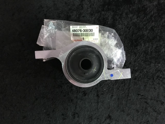 レクサス　純正　下部スポイラー　新品　型番〔53122-48070〕 48076-30030 - Bracket 2006-2025 Lexus | Longo Lexus Parts