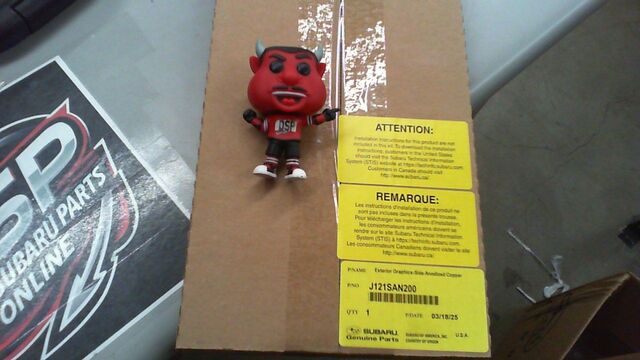 J121SAN200 - Exterior: Exterior Graphics - Side - Anodized Copper for Subaru: Outback Image