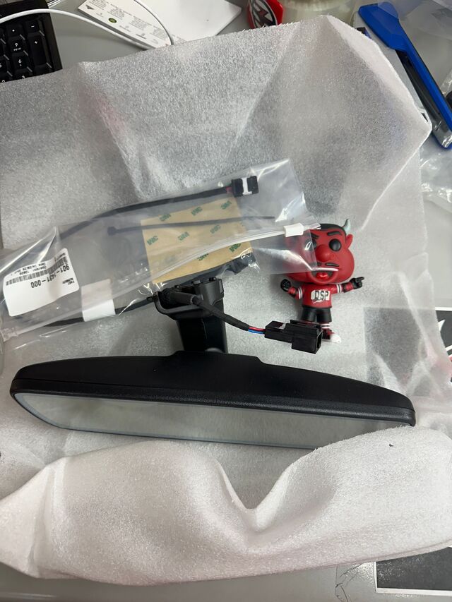H501SAN000 - Interior: Auto-Dimming Mirror With Compass And Homelink for Subaru Image