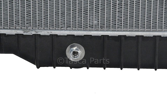 15196386 - Cooling System: Radiator for Buick: Rainier | Chevrolet: Trailblazer, Trailblazer EXT | GMC: Envoy, Envoy XL, Envoy XUV Image