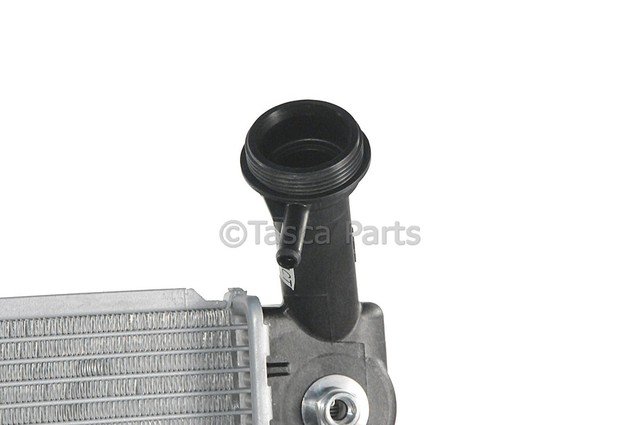 15140506 - Cooling System: Radiator for GM Image