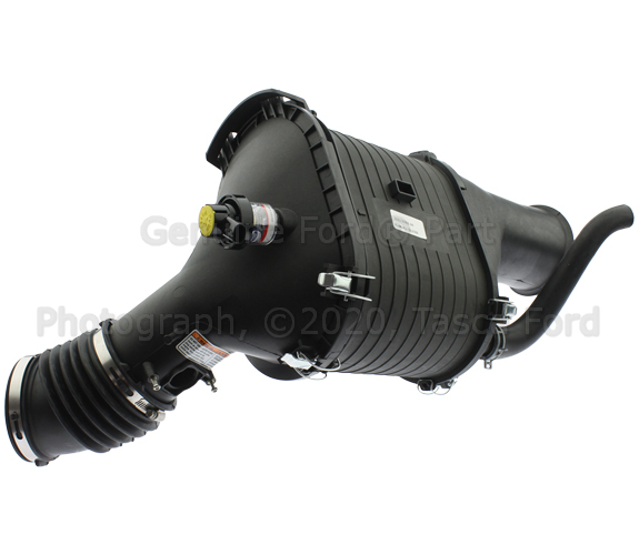 GU2Z9600A - Engine: Air Cleaner Assembly for Ford: Excursion, F-250 Super Duty, F-350 Super Duty, F-450 Super Duty, F-550 Super Duty Image