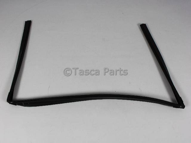 68040038AE - : Front Door Glass Run, Right for Mopar Image