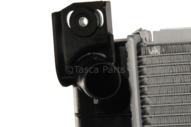 89019168 - Cooling System: Radiator for Chevrolet: Avalanche 2500, Silverado 2500 HD, Silverado 3500, Suburban 2500 | GMC: Sierra 2500 HD, Sierra 3500, Yukon XL 2500 Image