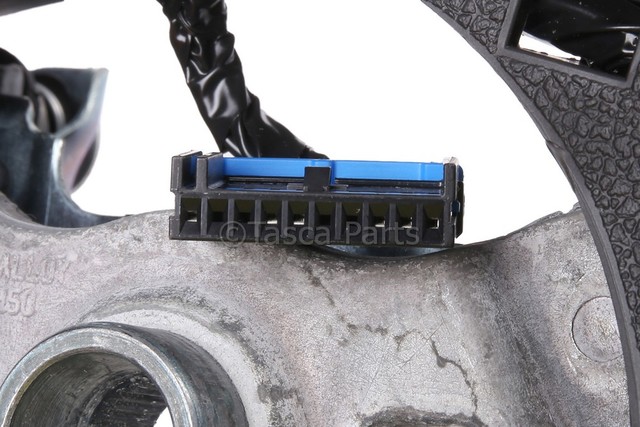 15917920 - Steering: Steering Wheel for Cadillac: Escalade ESV, Escalade EXT | Chevrolet: Avalanche, Silverado 1500, Silverado 2500 HD, Silverado 3500 HD, Suburban 1500, Suburban 2500, Tahoe | GMC: Sierra 1500, Sierra 2500 HD, Sierra 3500 HD, Yukon XL 1500, Yukon XL 2500 Image