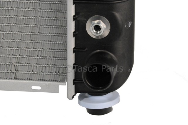 15841572 - Cooling System: Radiator for Chevrolet: Silverado 1500, Silverado 1500 Classic | GMC: Sierra 1500, Sierra 1500 Classic Image