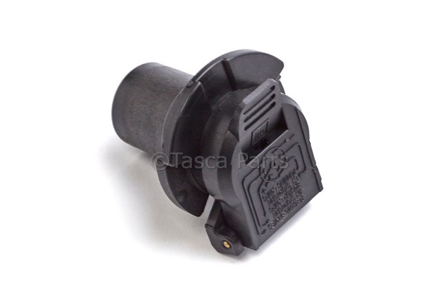 12497968 - Body: Trailer Hitch for Chevrolet: Silverado 1500, Silverado 1500 HD, Silverado 2500, Silverado 2500 HD, Silverado 2500 HD Classic, Silverado 3500, Silverado 3500 Classic, Silverado 3500 HD | GMC: Sierra 1500, Sierra 1500 HD, Sierra 2500, Sierra 2500 HD, Sierra 2500 HD Classic, Sierra 3500, Sierra 3500 Classic, Sierra 3500 HD Image