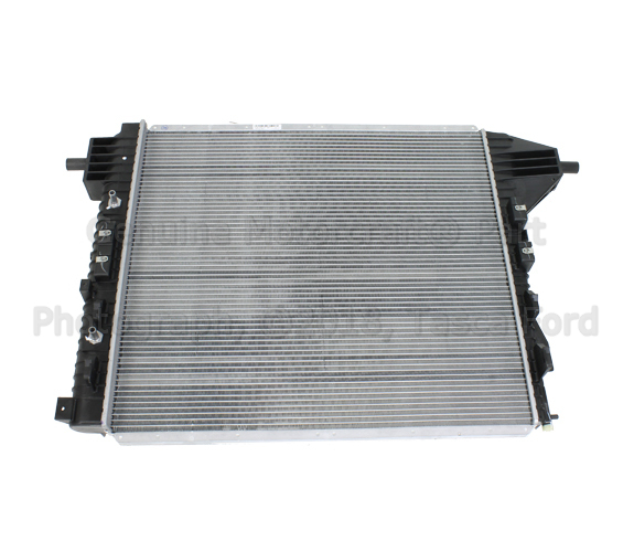 RAD32 - Cooling System: Motorcraftâ„¢ Radiator for Ford: F-250 Super Duty, F-350 Super Duty, F-450 Super Duty, F-550 Super Duty Image