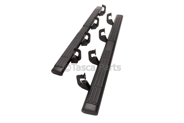 20990094 - Body: Assist Steps, 6in Oval Black for Chevrolet: Silverado 1500, Silverado 2500 HD, Silverado 3500 HD | GMC: Sierra 1500, Sierra 2500 HD, Sierra 3500 HD Image