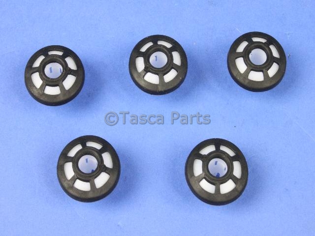 68138992AA - Interior Trim: Grommet for Chrysler: 200, 300 | Dodge: Challenger, Charger, Durango, Viper | Jeep: Cherokee, Grand Cherokee L, Wrangler, Wrangler JK Image