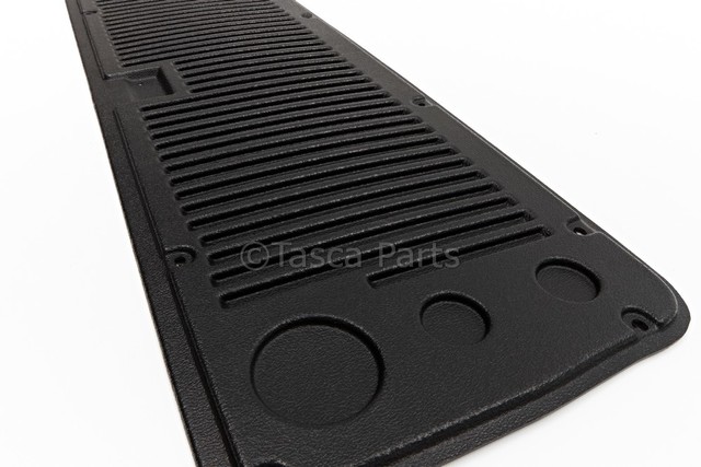 17802217 - Exterior: Bed Tailgate Liner for Chevrolet: Silverado 1500, Silverado 1500 Classic, Silverado 1500 HD Classic, Silverado 2500 HD, Silverado 2500 HD Classic, Silverado 3500 Classic, Silverado 3500 HD | GMC: Sierra 1500, Sierra 1500 Classic, Sierra 1500 HD, Sierra 1500 HD Classic, Sierra 2500, Sierra 2500 HD, Sierra 2500 HD Classic, Sierra 3500, Sierra 3500 Classic, Sierra 3500 HD Image