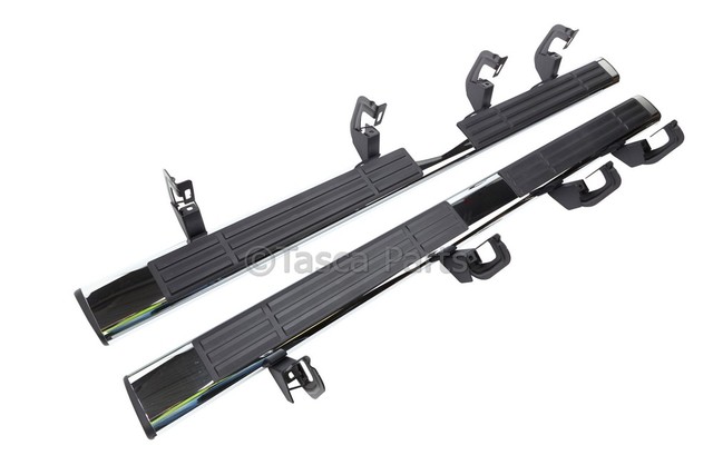 20990095 - Body: Assist Steps, 6in Oval Chrome for Chevrolet: Silverado 1500, Silverado 2500 HD, Silverado 3500 HD | GMC: Sierra 1500, Sierra 2500 HD, Sierra 3500 HD Image