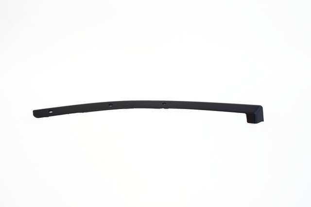 15131292 - : Part# 15131292 Black Driver Side Front Bumper Filler for Chevrolet: Silverado 1500 Image