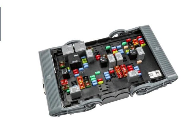 19210438 - : Part# 19210438 Engine Wiring Harness Junction Block for Cadillac: Escalade, Escalade ESV, Escalade EXT | Chevrolet: Avalanche, Silverado 1500, Silverado 2500 HD, Silverado 3500 HD, Suburban 1500, Suburban 2500, Tahoe | GMC: Sierra 1500, Sierra 2500 HD, Sierra 3500 HD, Yukon, Yukon XL 1500, Yukon XL 2500 Image