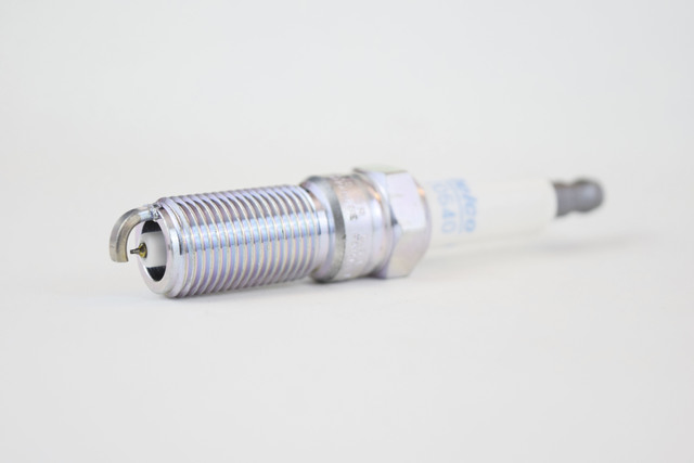 12681658 - : Part# 12681658 Iridium Spark Plug for Buick: LaCrosse, Regal, Verano | Chevrolet: Captiva Sport, Cobalt, Equinox, HHR, Impala, Malibu | GMC: Terrain | Pontiac: Solstice | Saturn: Sky Image