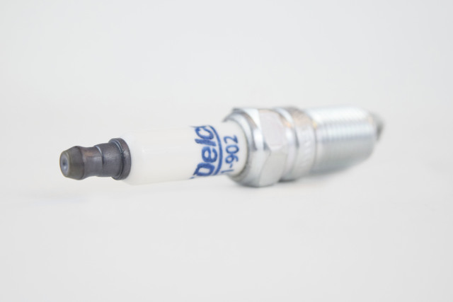 19300875 - : Part# 19300875 Double Platinum Spark Plug for Buick: Regal | Cadillac: 60 Special, DeVille, Eldorado, Fleetwood, Seville Image
