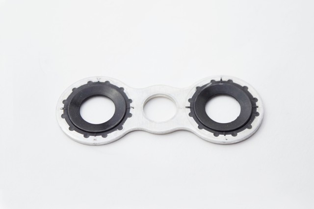 15759293 - : Part# 15759293 Engine Oil Cooler Inlet Hose Seal for Chevrolet: Astro, Blazer, S10 | GMC: Safari, Sonoma | Oldsmobile: Bravada Image