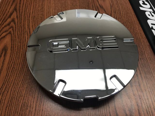 Genuine GM 9597571 Terrain Center Cap – Chrome GMC Emblem – 200 Mm