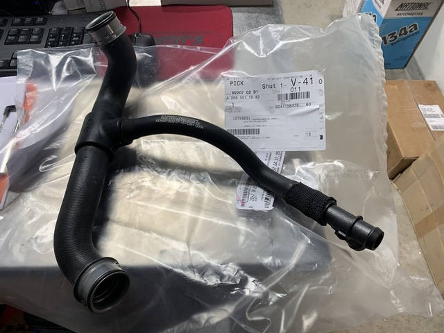 2095011882 - : Hose for Mercedes-Benz Image