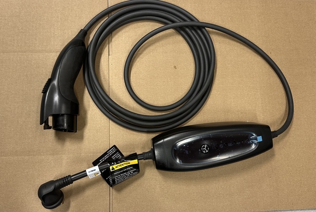 メルセデスベンツ　純正　普通充電ケーブル　A000 583 37 05 メルセデスベンツ 純正 普通充電ケーブル A000 583 37 05