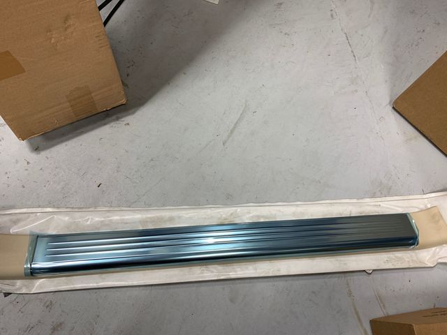 23068051358J12 - : Rail for Mercedes-Benz Image
