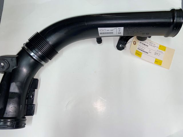 13717605585 - 2012-2019 BMW Upper Duct (13-71-7-605-585
