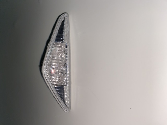 Genuine BMW E46 Coupe Clear Side Marker Lights Set – 2003-2006 – OEM 63 13 6 920 731 / 732 – Left & Right