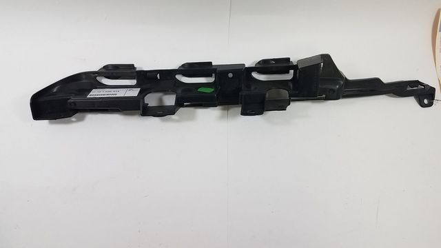 51127030614 - 2002-2005 BMW Bumper Cover Guide (51-12-7-030