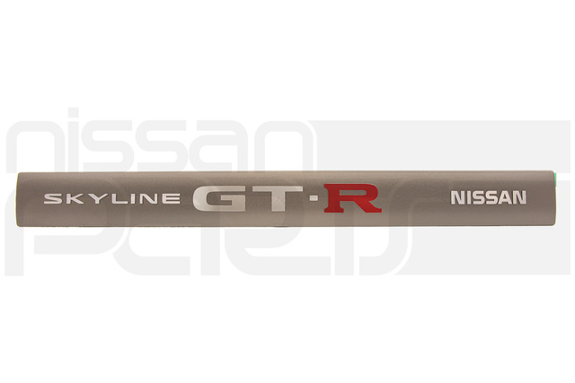 【Ree】E215 エンボッサープレート(5,900) Rb26dett Engine Ornament (n1 Rb26dett) A3B90-AB000 | Nissan