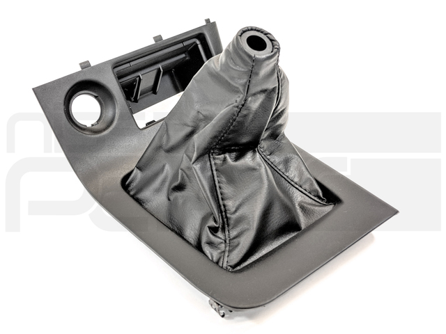 9693526U05 - : UPPER CONSOLE PANEL &amp; SHIFT BOOT (R33 GT-R) for Nismo Image