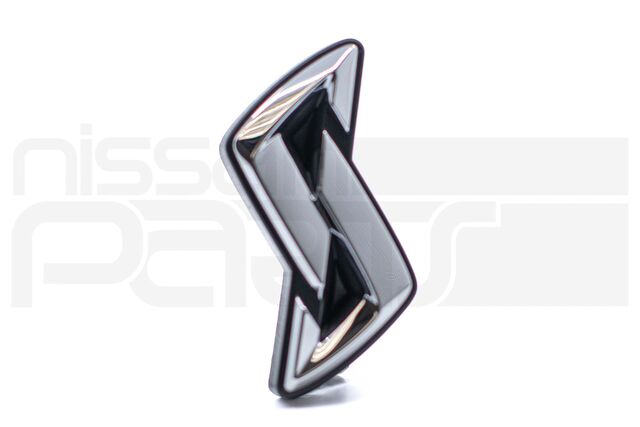 62890AB000 - : FRONT GRILLE EMBLEM (R34 SKYLINE) for Nissan: GT-R Image
