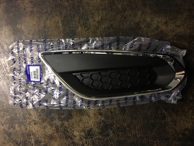 31323412 - : Outer Grille for Volvo Image